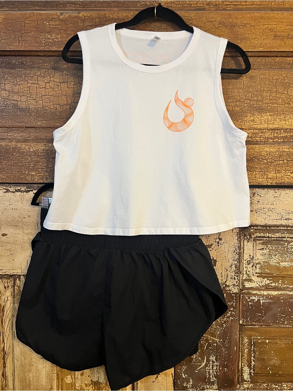 HOTWORX Cropped Muscle Tank | White Graphic Workout Top | Size Large | NWOT